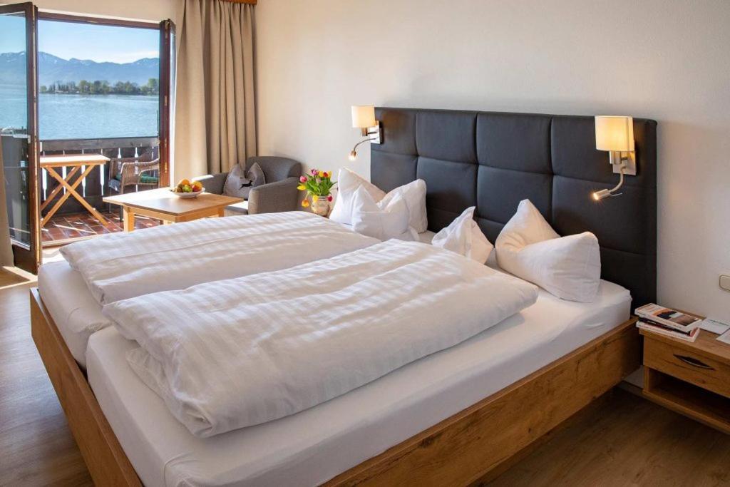Gaestehaus Gruenaeugl Am See Gstadt am Chiemsee Esterno foto